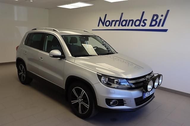 Grå (reflexsilver metallic) Begagnad 2012 VW Tiguan Sportline SUV | 119 000 kr (Marknadspris) - Bild 1/4
