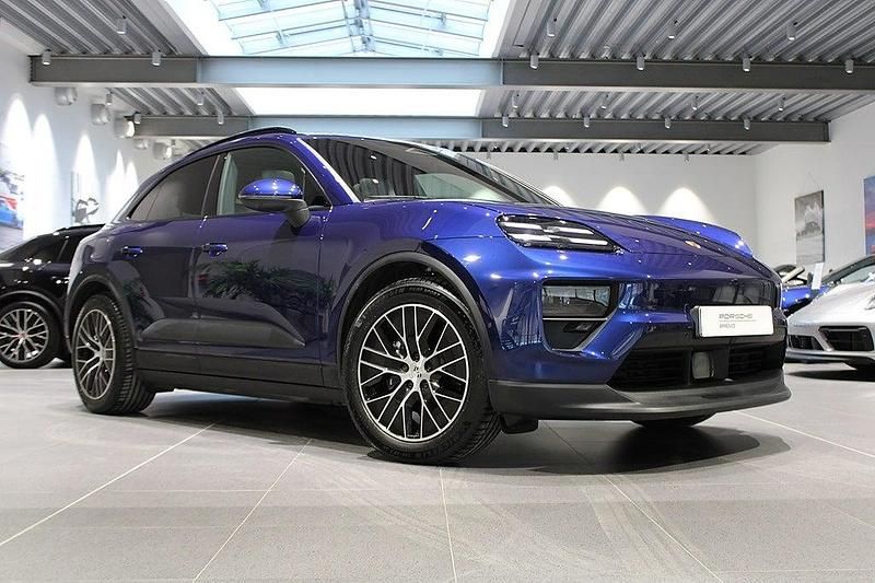 Blå Begagnad 2024 Porsche Macan SUV | 875 000 kr (Marknadspris) - Bild 1/4