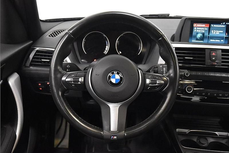 Begagnad BMW 118 M Sport 136 HK (100 kW) 2018 Grå Halvkombi