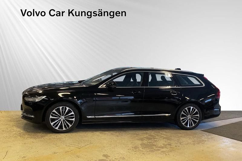 Begagnad Volvo V90 Core 350 HK (257 kW) 2022 Svart Kombi