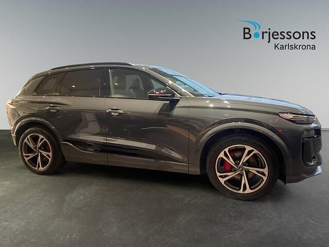 Begagnad Audi Q6 e-tron S-Line 289 kW (393 HK) 2024 Grå SUV