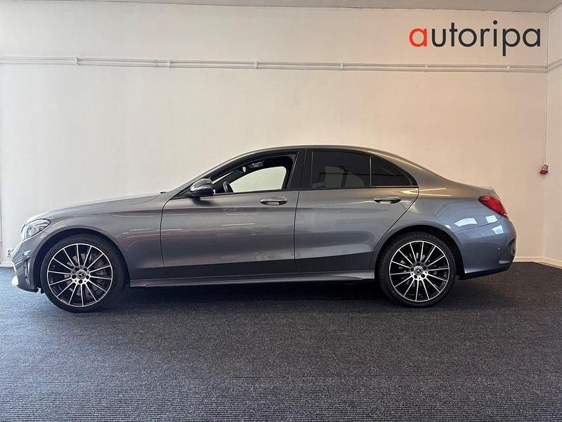 Grå Begagnad 2020 Mercedes C300 AMG line Sedan | 269 900 kr (Superpris) - Bild 1/4