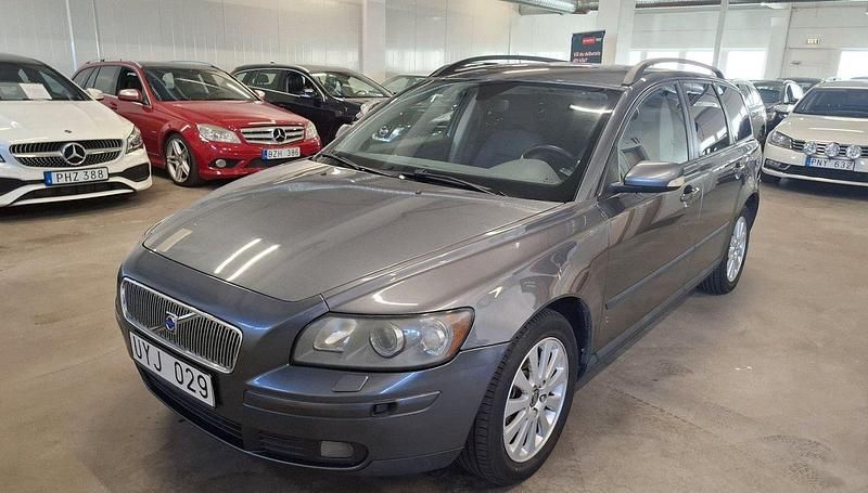 Grå Begagnad 2004 Volvo V50 Kombi | 25 900 kr (Bra pris) - Bild 1/4