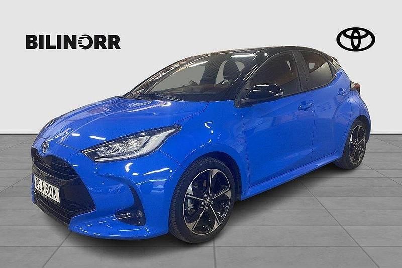 Blå Begagnad 2024 Toyota Yaris Hybrid Edition Halvkombi | 269 900 kr (Lite dyr) - Bild 1/4