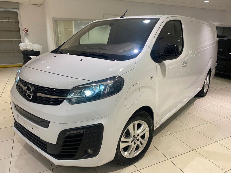 Vit Begagnad 2023 Opel Vivaro-e Combi Van | 519 000 kr (Dyr) - Bild 1/4