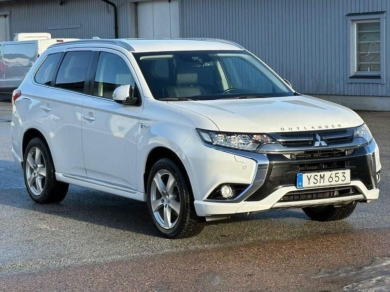 Svart Begagnad 2018 Mitsubishi Outlander Edition SUV | 149 900 kr (Superpris) - Bild 1/4