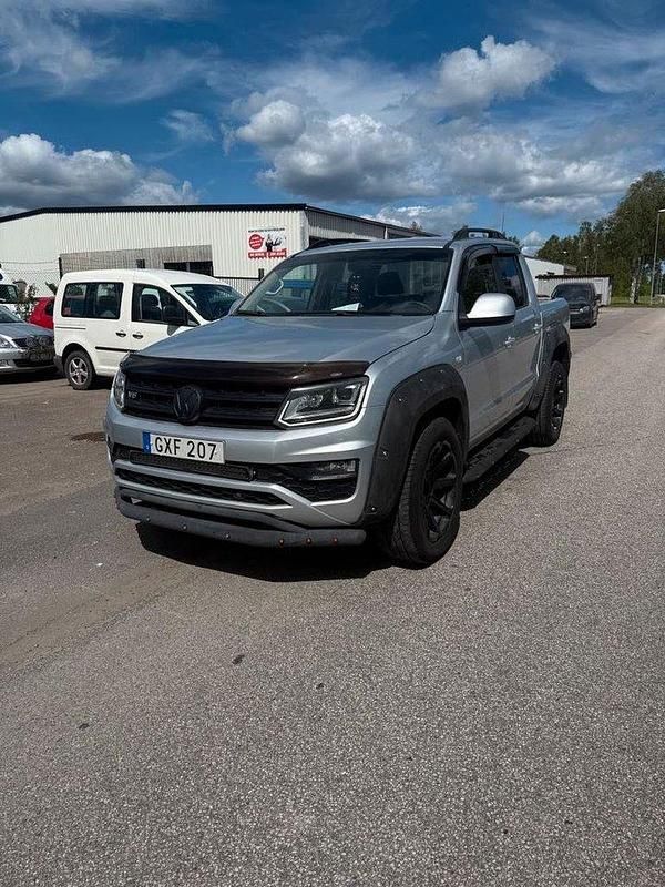 Silver Begagnad 2017 VW Amarok Pickup | 209 900 kr (Marknadspris) - Bild 1/4