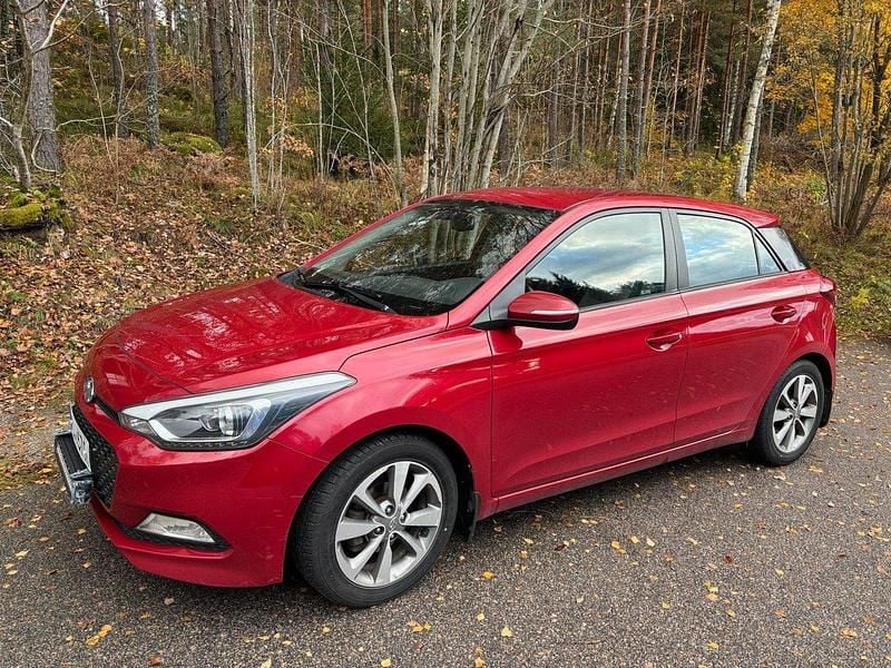 Röd Begagnad 2016 Hyundai i20 Premium Halvkombi | 55 000 kr (Bra pris) - Bild 1/4