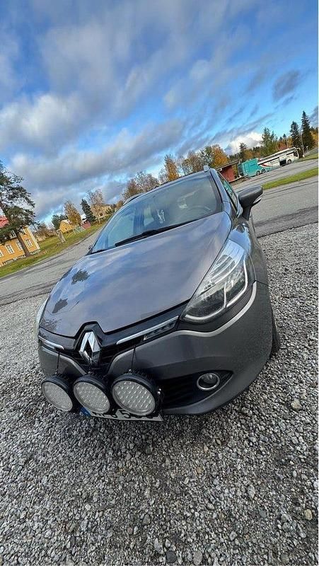 Grå Begagnad 2015 Renault Clio GrandTour Kombi | 57 000 kr (Bra pris) - Bild 1/4