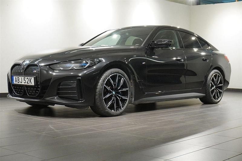 Svart Begagnad 2022 BMW i4 Shadowline Sedan | 529 000 kr (Marknadspris) - Bild 1/4
