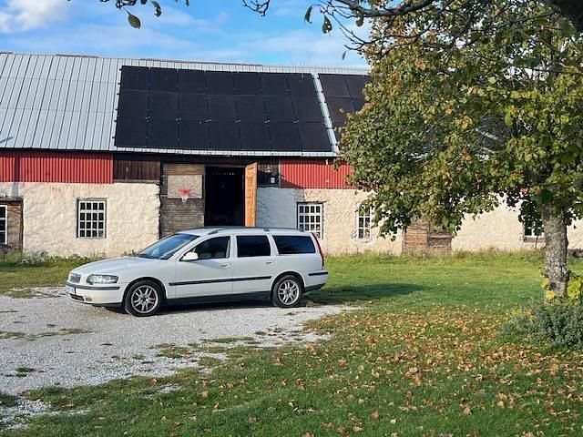 Vit Begagnad 2000 Volvo V70 Kombi | 31 000 kr (Dyr) - Bild 1/4