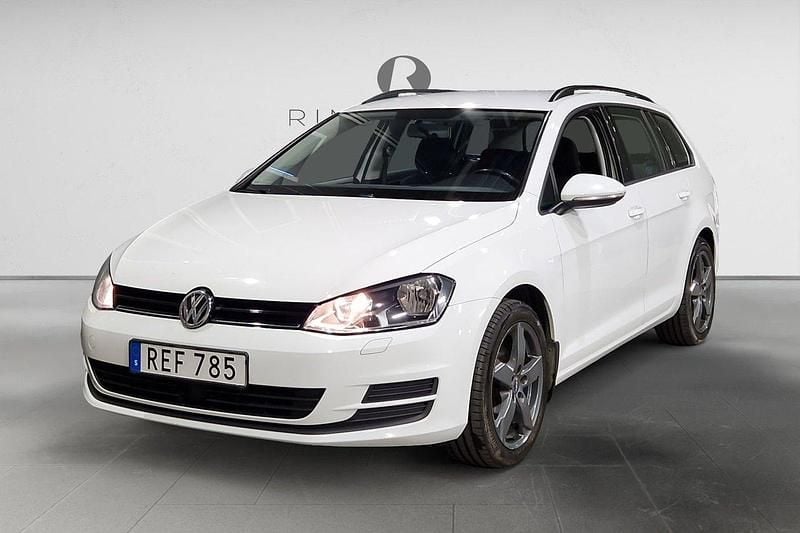 Vit Begagnad 2016 VW Golf VII Kombi | 124 900 kr (Marknadspris) - Bild 1/3