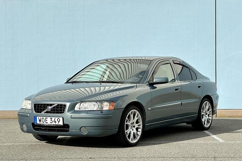 Grön Begagnad 2005 Volvo S60 Momentum Sedan | 39 500 kr (Marknadspris) - Bild 1/4