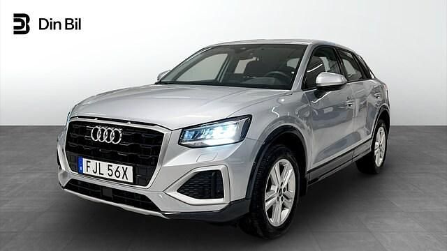 Florettsilver metallic Begagnad 2024 Audi Q2 Advanced SUV | 279 000 kr (Marknadspris) - Bild 1/4
