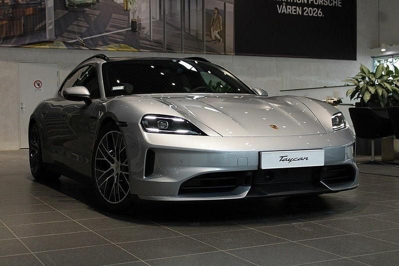 Silver Ny 2025 Porsche Taycan Sport Turismo Sedan | 1 496 100 kr (Lite dyr) - Bild 1/4