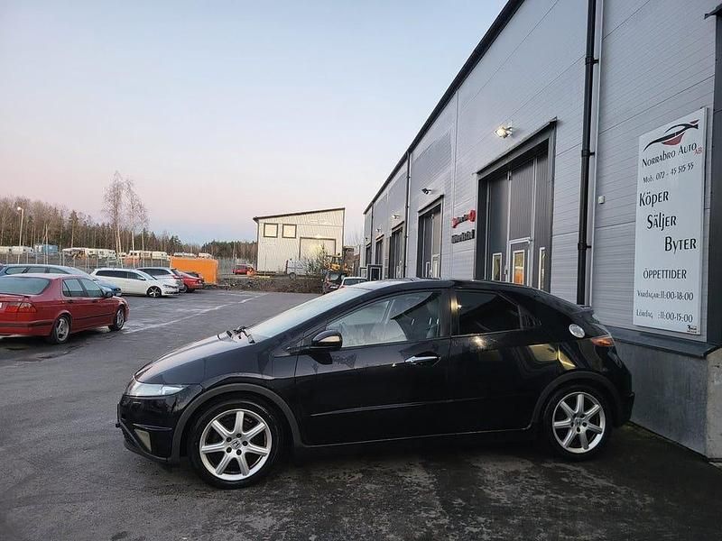 Begagnad Honda Civic Sport 140 HK (102 kW) 2008 Svart Halvkombi