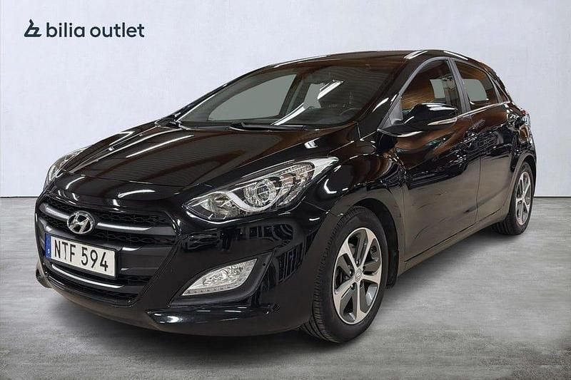 Svart Begagnad 2015 Hyundai i30 Halvkombi | 119 900 kr (Marknadspris) - Bild 1/3