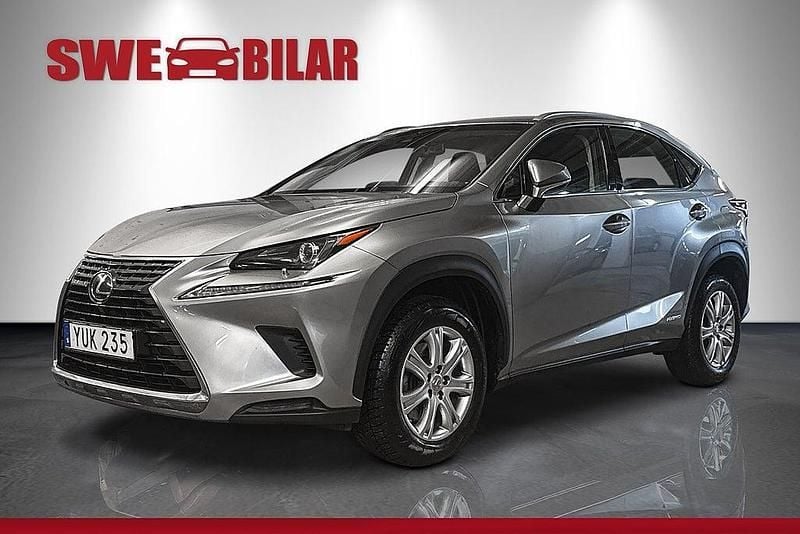 Ljusgrå Begagnad 2018 Lexus NX300h SUV | 249 900 kr (Bra pris) - Bild 1/4