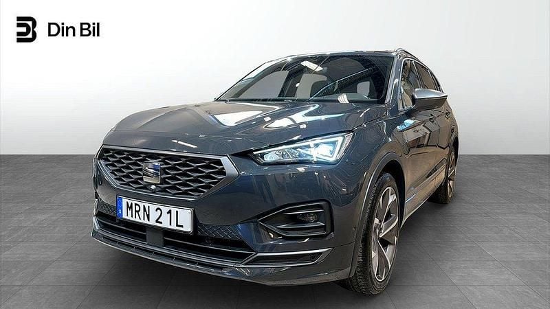 Grå (urano grey) Begagnad 2023 Seat Tarraco FR SUV | 429 900 kr (Bra pris) - Bild 1/4