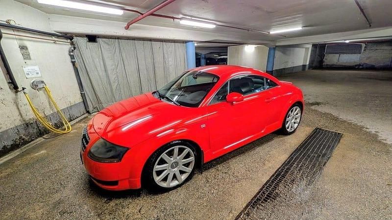 Röd Begagnad 2002 Audi TT Sportkupé | 99 000 kr (Dyr) - Bild 1/4