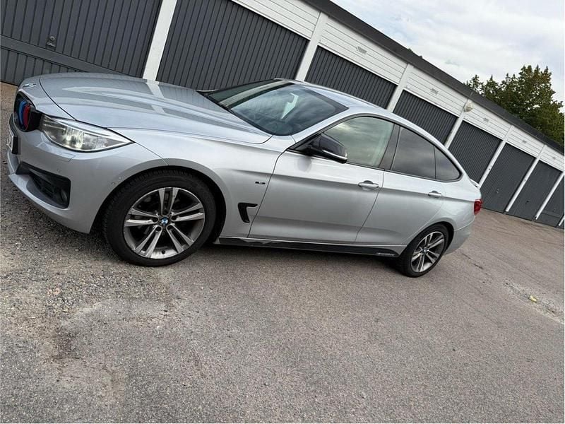 Silver Begagnad 2014 BMW 320 Gran Turismo Sport Line Halvkombi | 130 000 kr (Marknadspris) - Bild 1/4