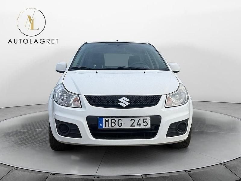 Begagnad Suzuki SX4 120 HK (88 kW) 2011 Vit Halvkombi