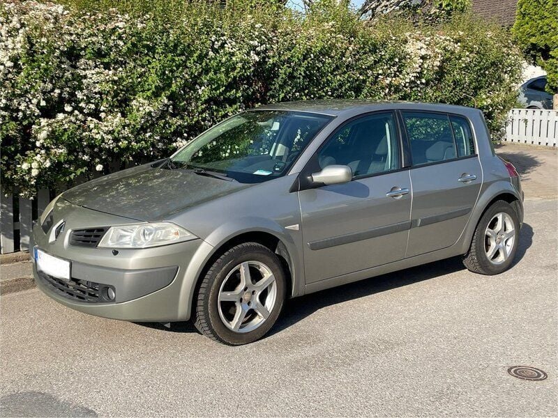 Grå Begagnad 2007 Renault Mégane II Halvkombi | 15 000 kr - Bild 1/4