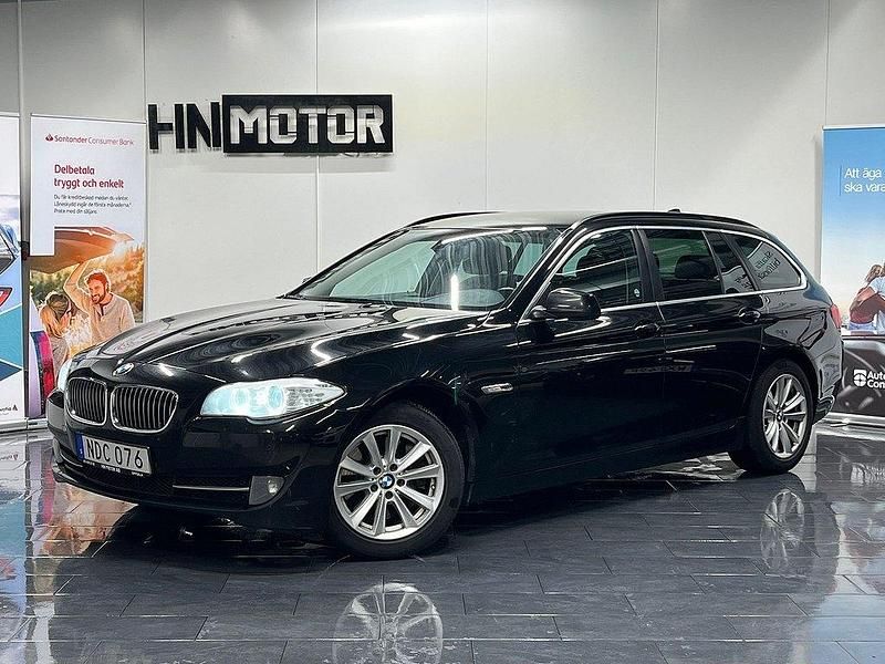 Svart Begagnad 2012 BMW 525 Kombi | 94 900 kr (Superpris) - Bild 1/4