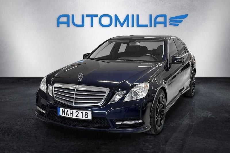 Mörkblå Begagnad 2012 Mercedes E220 Classic Sedan | 144 900 kr (Marknadspris) - Bild 1/4