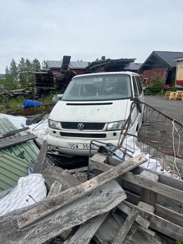 Vit Begagnad 2001 VW Caravelle Minibuss | 10 000 kr - Bild 1/3