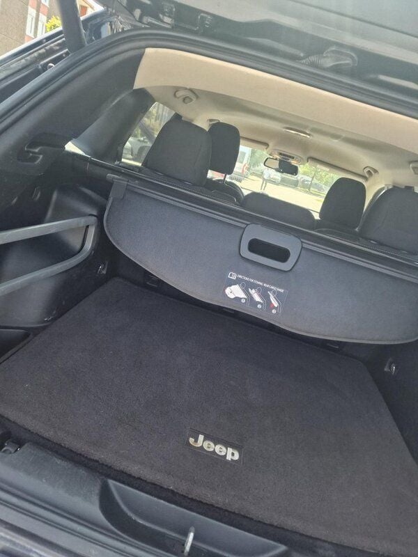 Svart Begagnad 2015 Jeep Cherokee SUV | 120 000 kr (Bra pris) - Bild 1/4