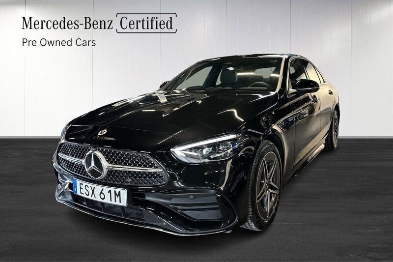 Svart Begagnad 2023 Mercedes C300e AMG Sedan | 499 900 kr (Marknadspris) - Bild 1/4