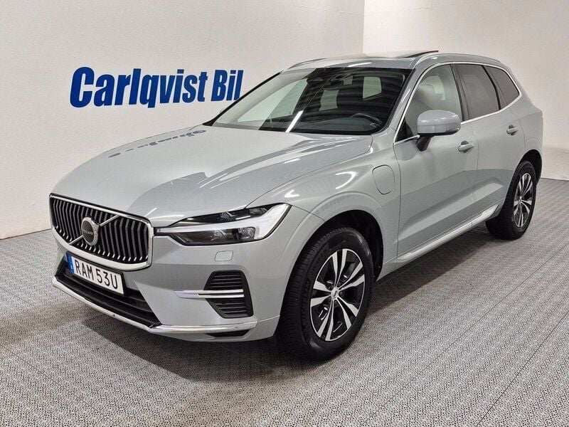 Grå (vapour grey metallic) Begagnad 2024 Volvo XC60 Core SUV | 525 000 kr (Marknadspris) - Bild 1/4