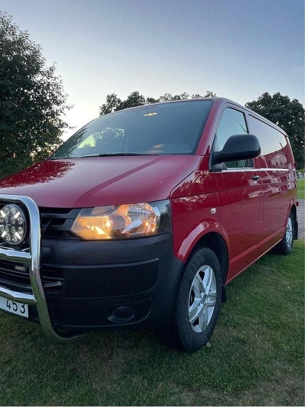 Röd Begagnad 2014 VW T5 Van | 75 000 kr (Superpris) - Bild 1/4