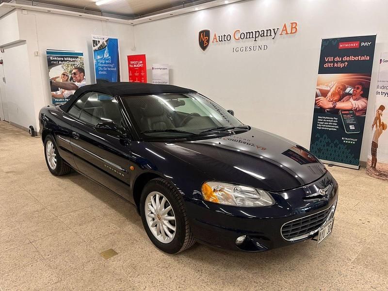 Mörkblå (blå) Begagnad 2001 Chrysler Sebring Cabriolet Cab | 44 900 kr (Lite dyr) - Bild 1/4