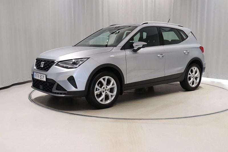 Silver Begagnad 2024 Seat Arona FR SUV | 209 900 kr (Marknadspris) - Bild 1/4