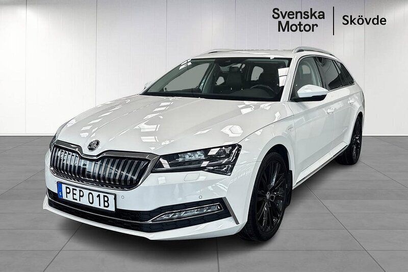 Vit Begagnad 2020 Skoda Superb Business Line Kombi | 279 200 kr (Marknadspris) - Bild 1/4