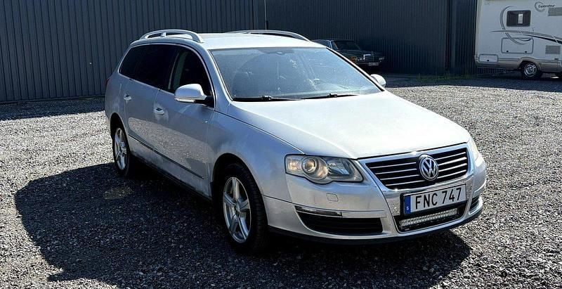 Silver Begagnad 2007 VW Passat Highline Kombi | 28 000 kr (Marknadspris) - Bild 1/4