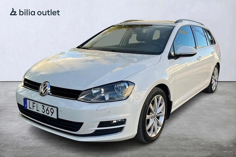 Vit Begagnad 2015 VW Golf VII Sedan | 85 000 kr (Superpris) - Bild 1/4