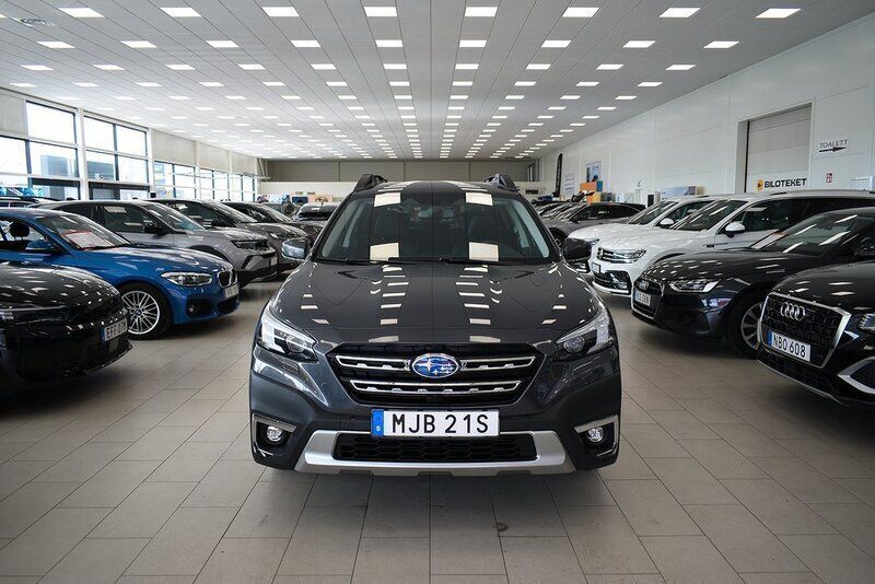 Grå Begagnad 2023 Subaru Outback SUV | 399 900 kr (Marknadspris) - Bild 1/4