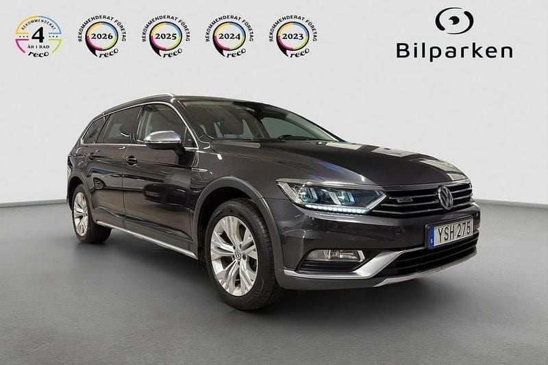 Mörkgrå Begagnad 2017 VW Passat Alltrack Kombi | 169 990 kr (Lite dyr) - Bild 1/4