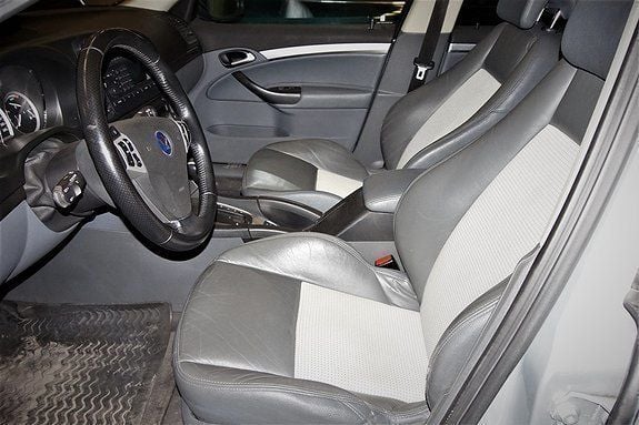Begagnad Saab 9-3 Vector 175 HK (128 kW) 2005 Silver Kombi