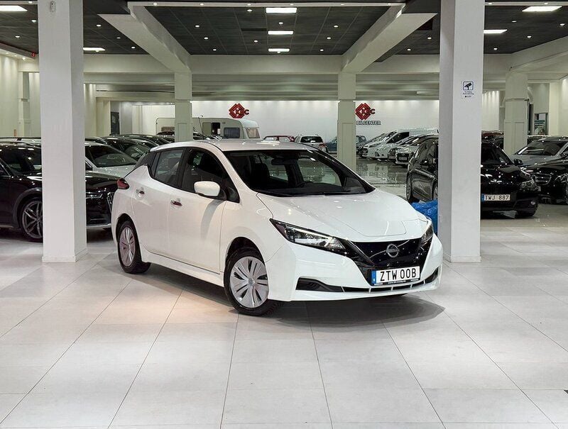 Vit Begagnad 2023 Nissan Leaf Halvkombi | 179 899 kr (Superpris) - Bild 1/4