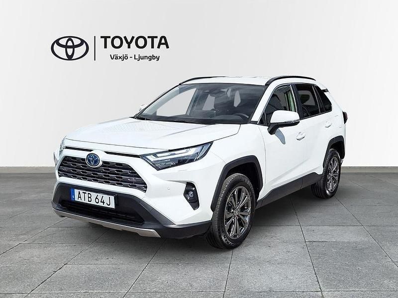 Vit Begagnad 2024 Toyota RAV4 Hybrid Executive SUV | 469 000 kr (Bra pris) - Bild 1/4