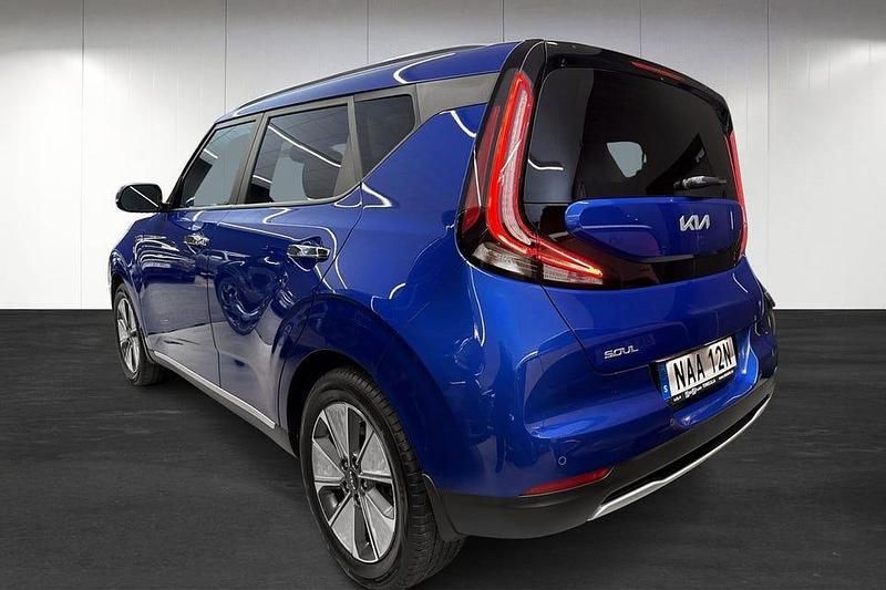 Begagnad Kia Soul EV 150 kW (204 HK) 2023 Blåmetallic SUV