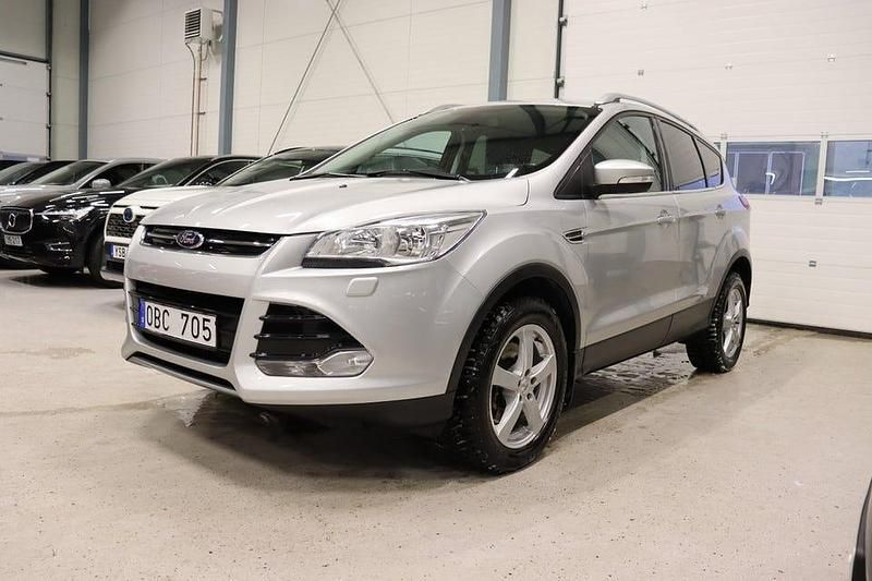 Grå Begagnad 2013 Ford Kuga Titanium SUV | 139 900 kr (Marknadspris) - Bild 1/4