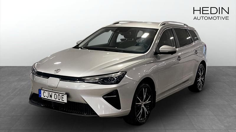 Grå (silver) Begagnad 2022 MG MG5 EV Kombi | 229 900 kr (Marknadspris) - Bild 1/4