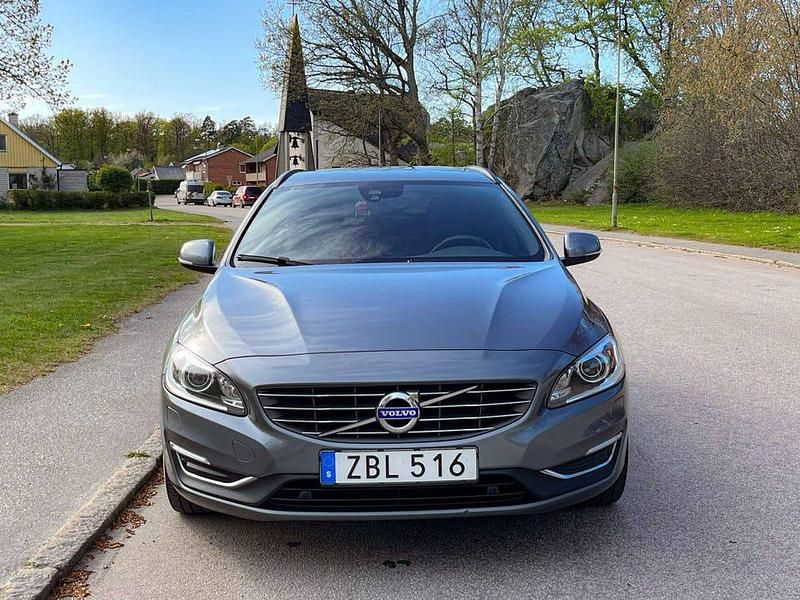 Begagnad 2018 Volvo V60 Kombi | 180 000 kr (Superpris) - Bild 1/4