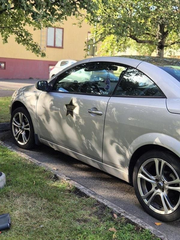 Grå Begagnad 2005 Renault Mégane Cabriolet Cab | 17 000 kr (Superpris) - Bild 1/4