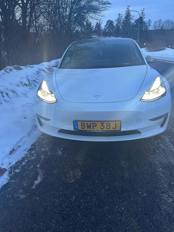 Begagnad Tesla Model 3 Long Range AWD 323 kW (440 HK) 2022 Sedan